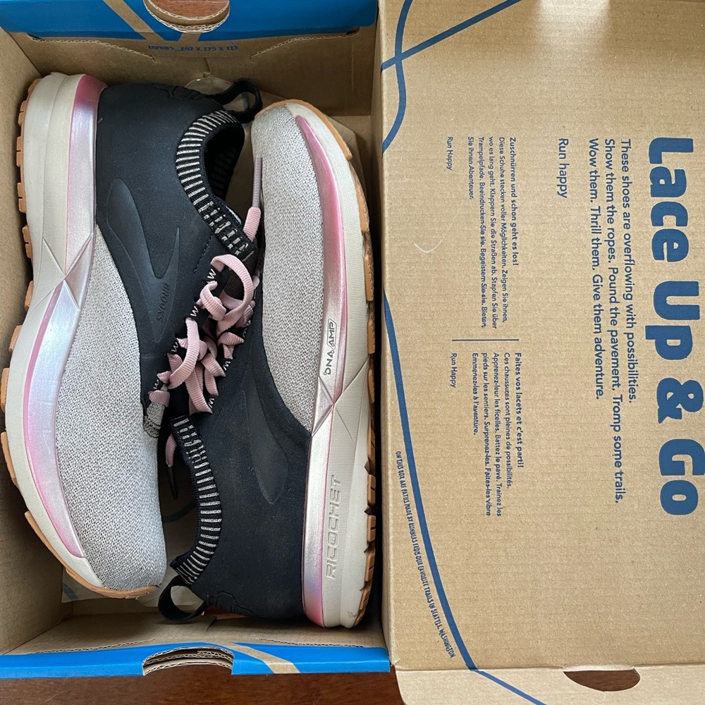 Brooks Women's Ricochet Running Shoe Size 8.5